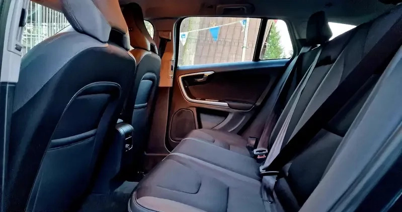 Volvo V60 cena 37999 przebieg: 200000, rok produkcji 2013 z Gąbin małe 562
